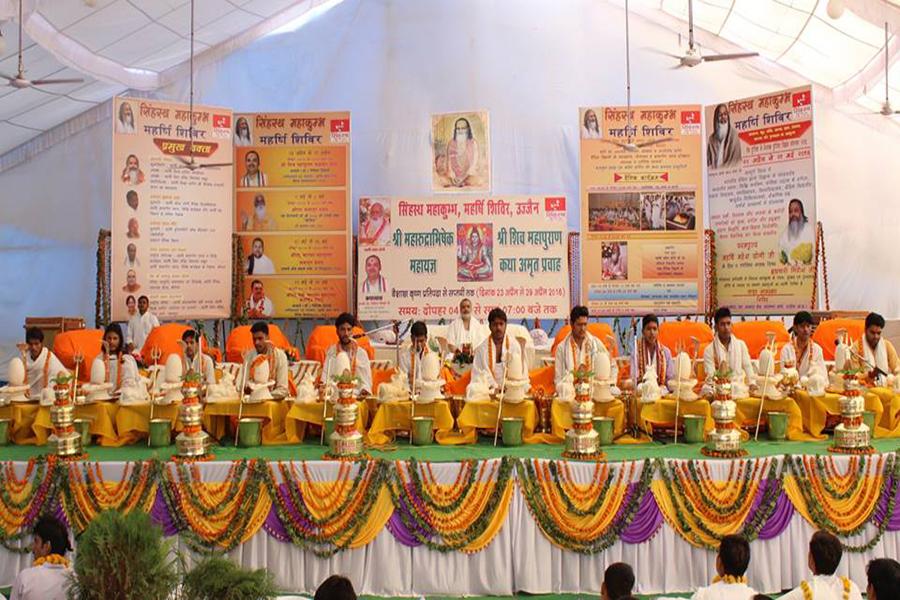 Brahmachari Girish Ji with Vedic Pandits on stage at Maharishi Shivir in Simhastha Kumbha 2016, Ujjain, Madhya Pradesh, India